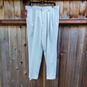 Dockers Pleated Khakis Size 36